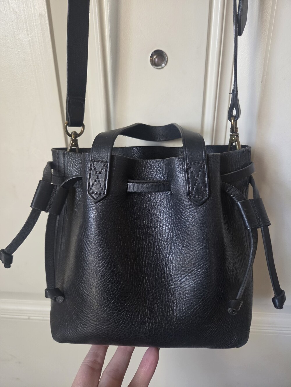 MADEWELL Black Leather Bucket Crossbody Bag - Classic Women's Shoulder Bag🍁🍂